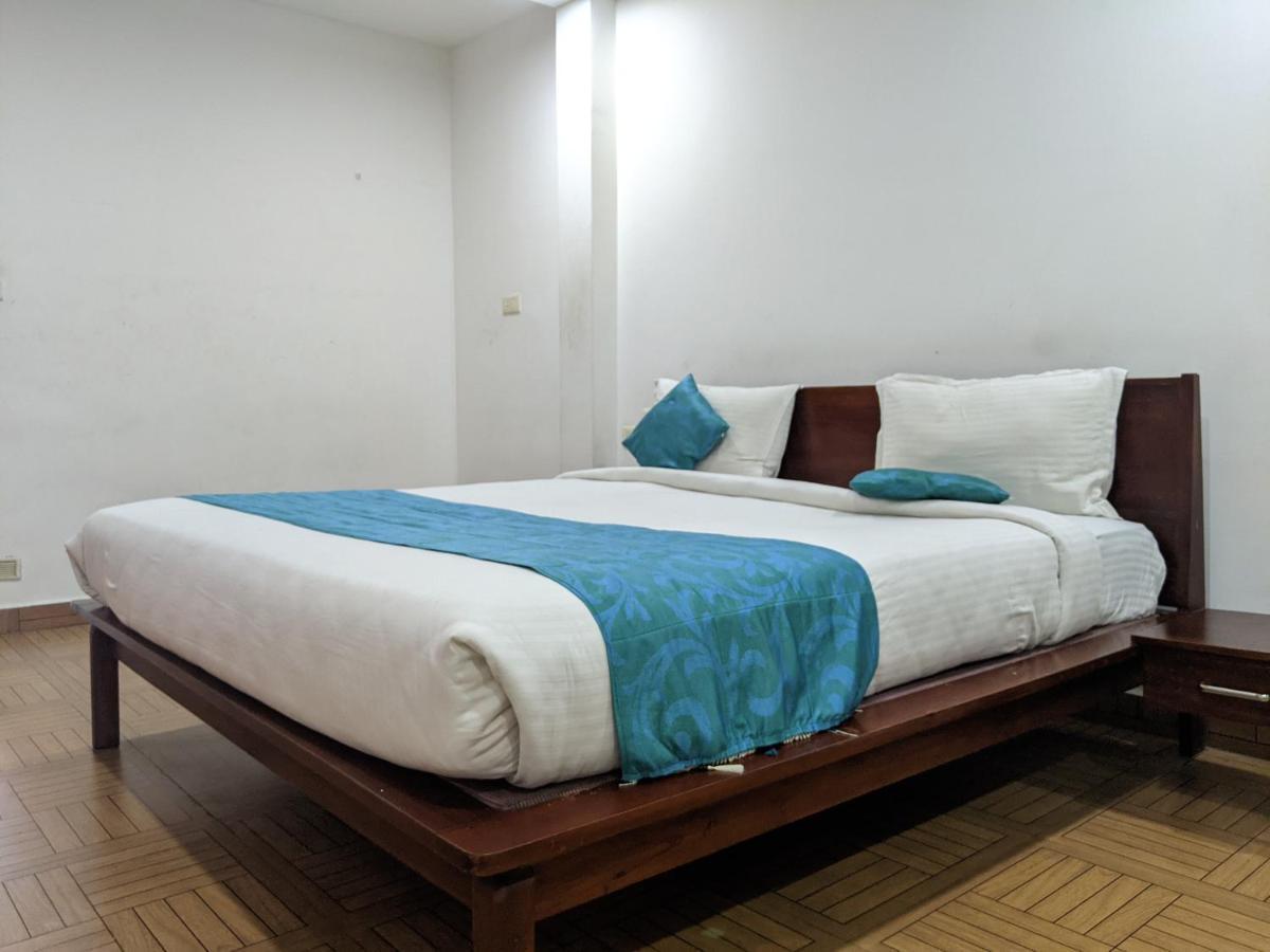 Malabar Plaza Inn Kochi Exterior foto